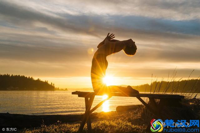 时光不老，我们不散；岁月不逝，我们不弃