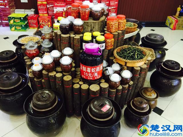 这家店为何凭着老鹅抗枪、酒鬼卤牛肉、味美湘江边！