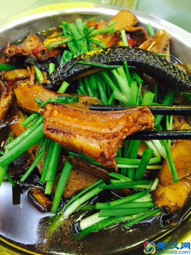 这家店为何凭着老鹅抗枪、酒鬼卤牛肉、味美湘江边！