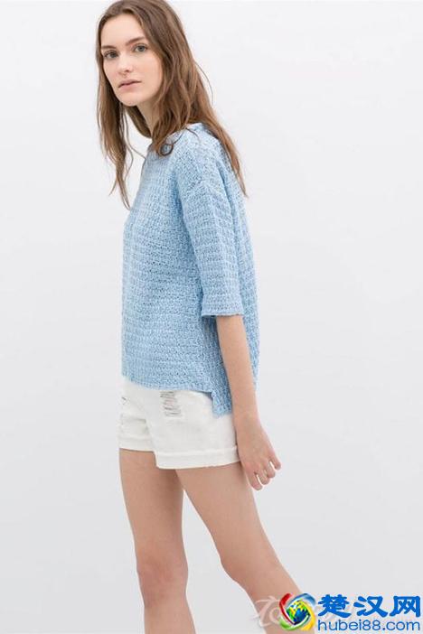 天蓝色上衣配什么颜色的裤子更清新