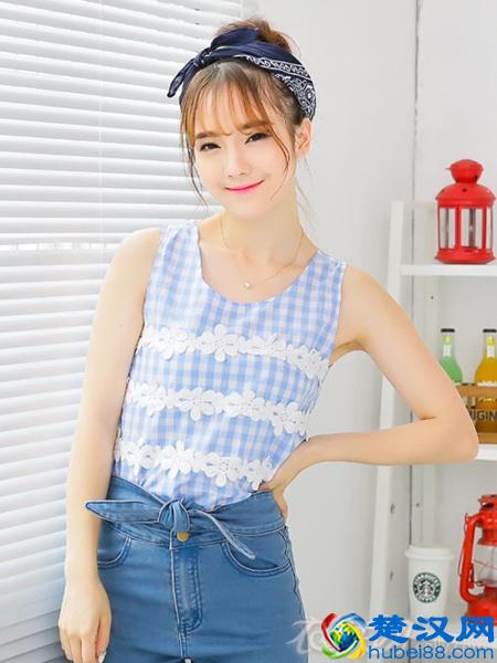 天蓝色上衣配什么颜色的裤子更清新