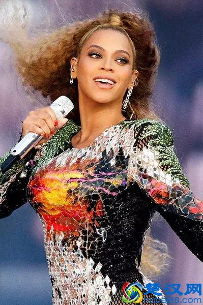 时尚 ▏珠宝和服饰的颜色搭配