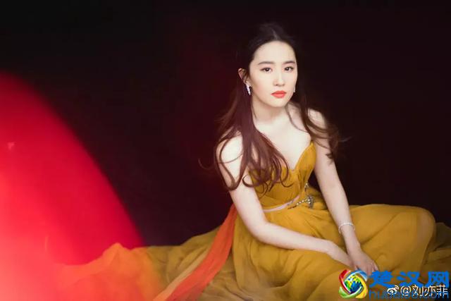 时尚 ▏珠宝和服饰的颜色搭配