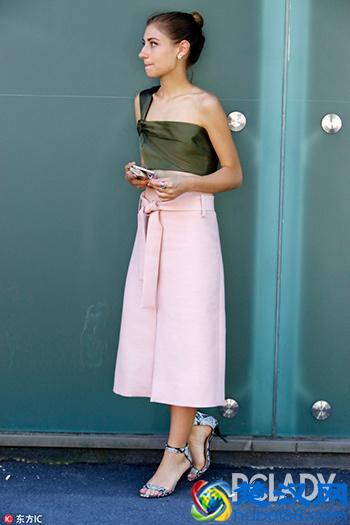 墨绿色搭配什么颜色好看？墨绿色衣服搭配技巧