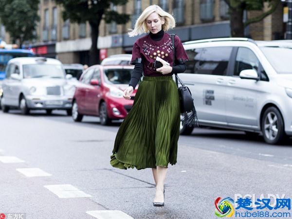 墨绿色搭配什么颜色好看？墨绿色衣服搭配技巧