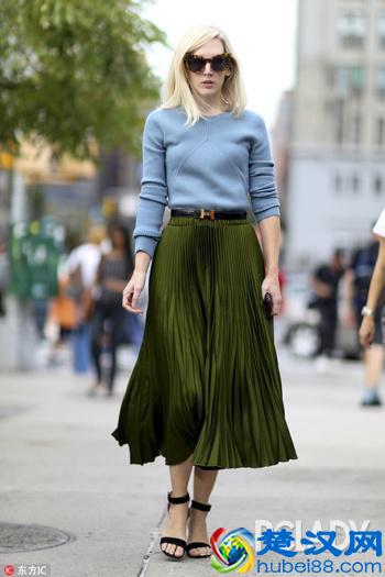 墨绿色搭配什么颜色好看？墨绿色衣服搭配技巧