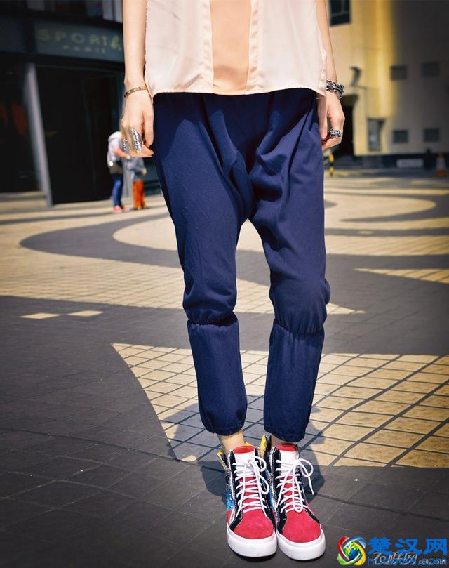 男士藏蓝色裤子搭配什么鞋子好看