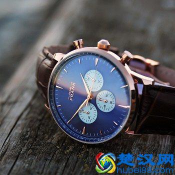 深蓝色西装的5种经典搭配方法,不同的场合可以有不同的着装方式