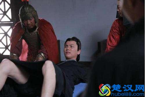 古代太监的净身流程，手术刀下全是故事，网友：看的我那啥疼