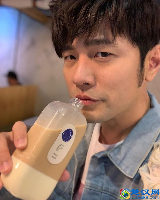 为什么珍珠奶茶受欢迎？看网红奶茶店的隐藏喝法，小白也会做