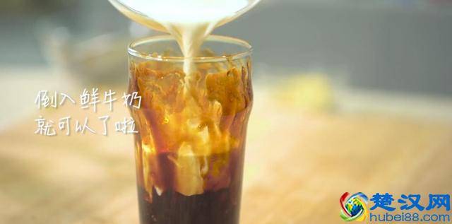 为什么珍珠奶茶受欢迎？看网红奶茶店的隐藏喝法，小白也会做