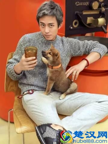 37岁的邓超头发灰白，除了劳心事业，真正原因令人心酸