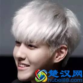 37岁的邓超头发灰白，除了劳心事业，真正原因令人心酸