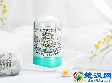 皮肤干燥起皮，拿什么拯救空调房里的敏感肌？