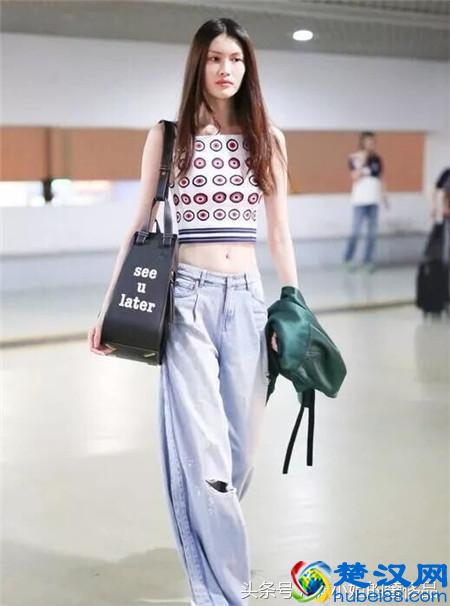 背心要穿出个性，裤子怎么搭是关键