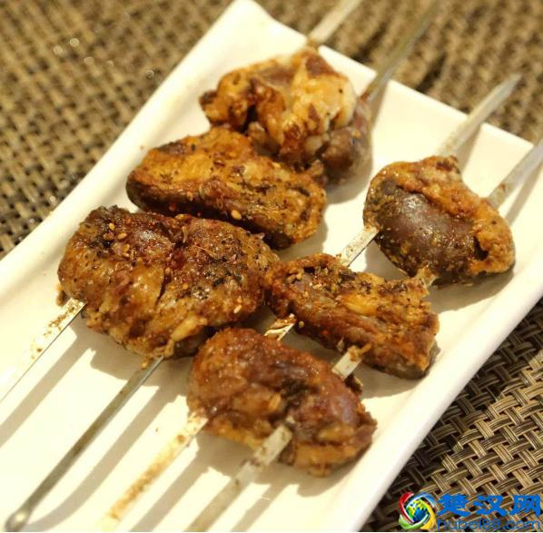 烧烤摊点单率最高的5种肉菜，我最喜欢第5种，夜市摊前排长队