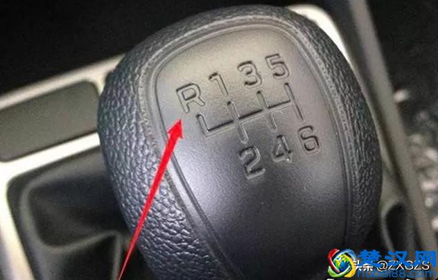 开手动挡的车，千万别做这10件事情