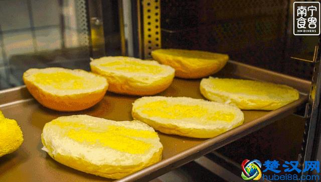 现烤面包，现煎猪扒  超人气猪扒包，出街必点