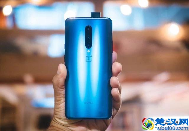 目前性价比最高的四款手机，随便买哪一款都不会吃亏！