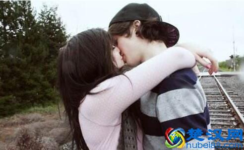 初吻怎么吻？6大技巧轻松应对初吻