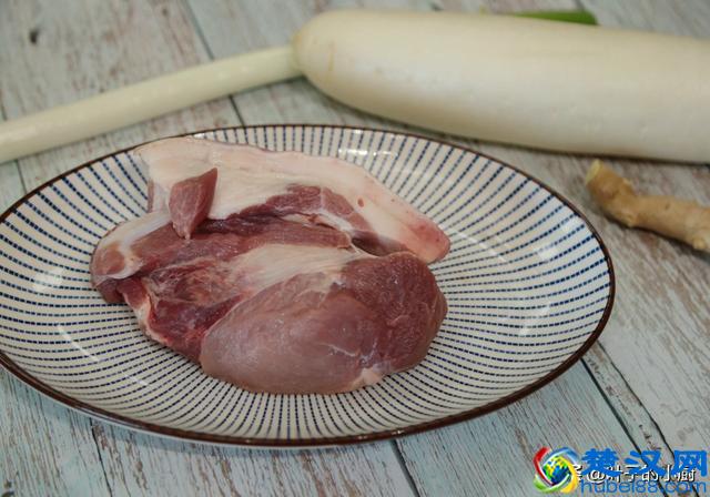 做白萝卜饺子馅，教你一招，一口咬下去汤汁直流，包时却不流汤！