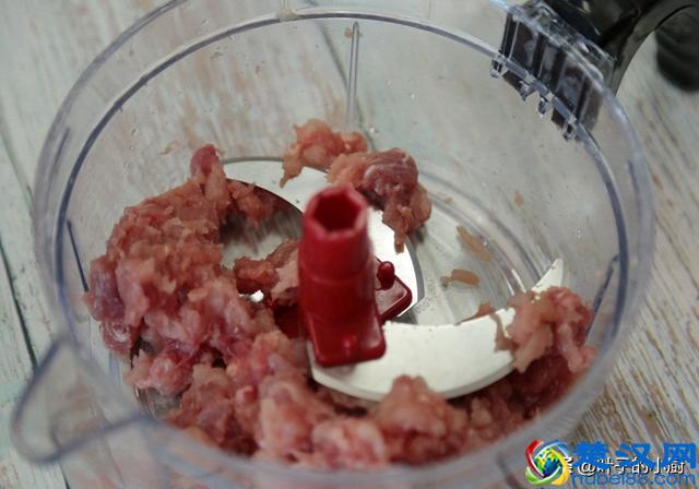 做白萝卜饺子馅，教你一招，一口咬下去汤汁直流，包时却不流汤！