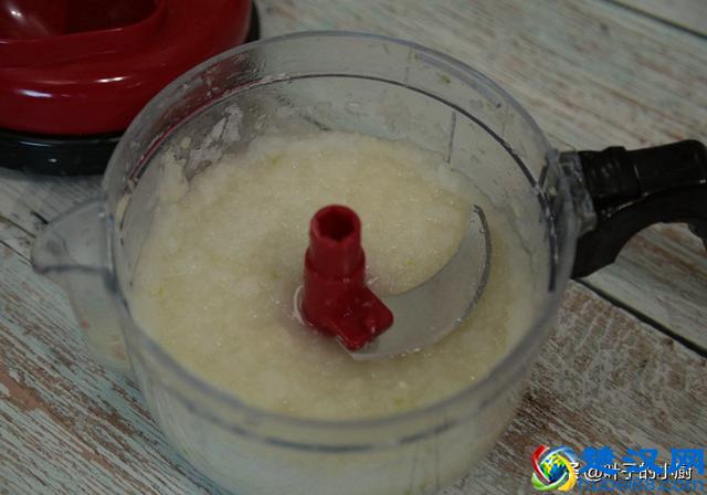 做白萝卜饺子馅，教你一招，一口咬下去汤汁直流，包时却不流汤！