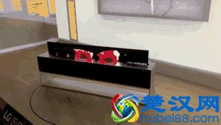LG竟然发布卷帘门电视！升降太魔性了，我有些停不下来