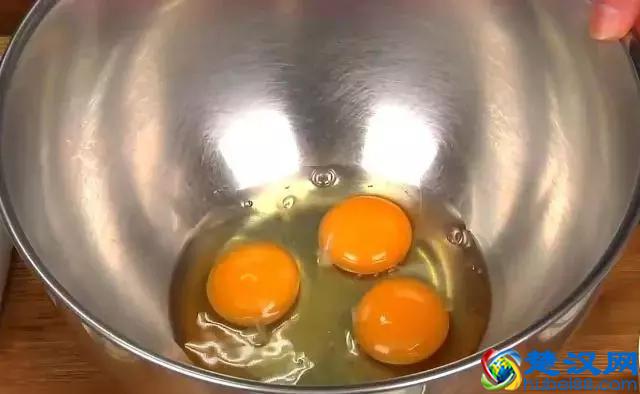 做面包时，要不要发酵粉，别放错了，导致面包又塌又硬不好吃