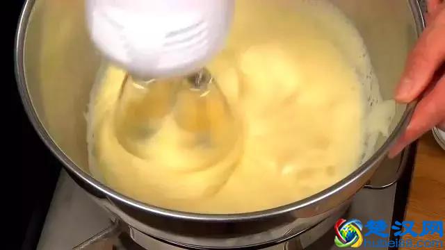 做面包时，要不要发酵粉，别放错了，导致面包又塌又硬不好吃