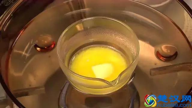 做面包时，要不要发酵粉，别放错了，导致面包又塌又硬不好吃