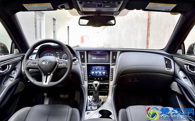 30多万元买跑车，看腻了福特野马，网友：这辆英菲尼迪Q60怎么样