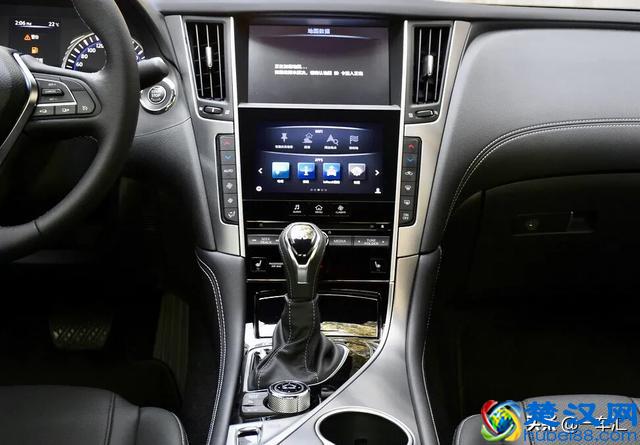 30多万元买跑车，看腻了福特野马，网友：这辆英菲尼迪Q60怎么样