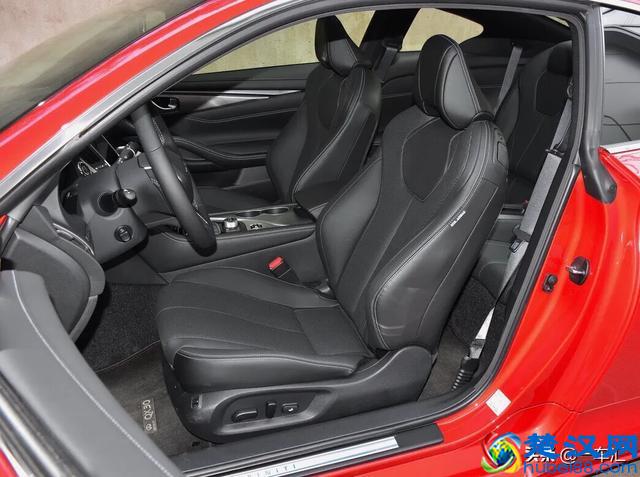 30多万元买跑车，看腻了福特野马，网友：这辆英菲尼迪Q60怎么样