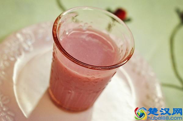 这4种水果“榨成汁”后，全认出的不是吃货就是行家，你认得几个