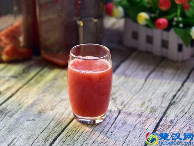 这4种水果“榨成汁”后，全认出的不是吃货就是行家，你认得几个