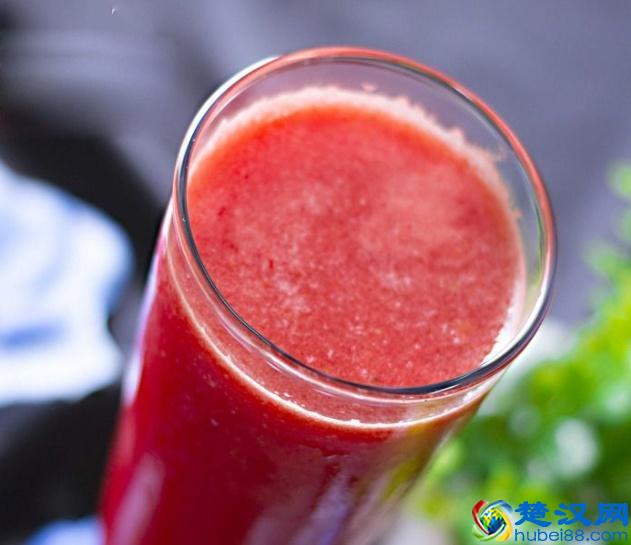 这4种水果“榨成汁”后，全认出的不是吃货就是行家，你认得几个