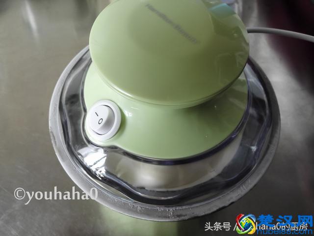 夏天再也不用去买冰激凌了，用棉花糖做的更好吃