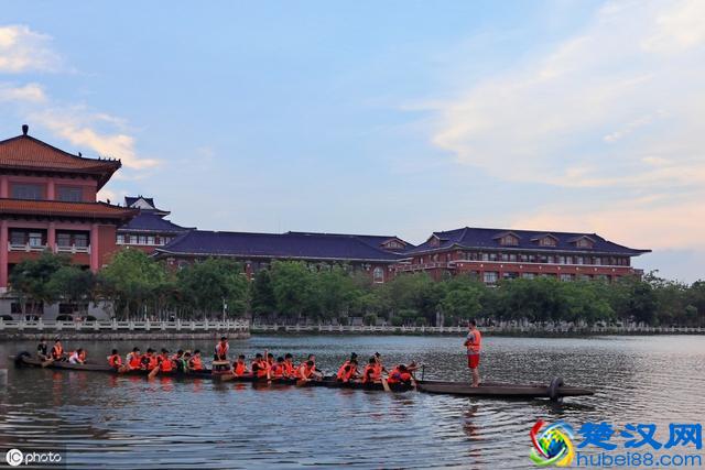 端午节为什么要赛龙舟、吃粽子？