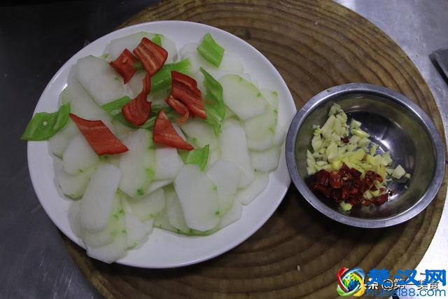 厨师长教你冬瓜简单好吃做法，食材便宜，地道的家常下饭小炒