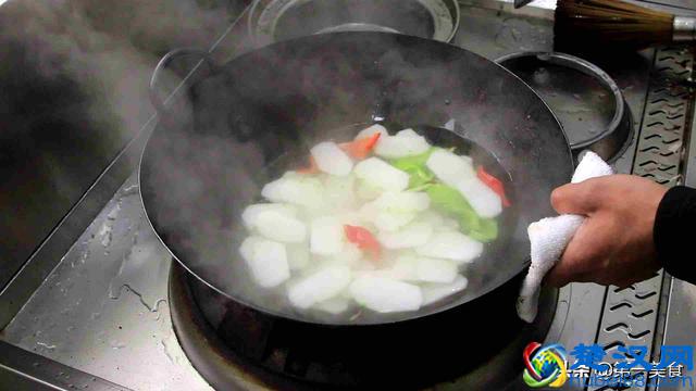 厨师长教你冬瓜简单好吃做法，食材便宜，地道的家常下饭小炒