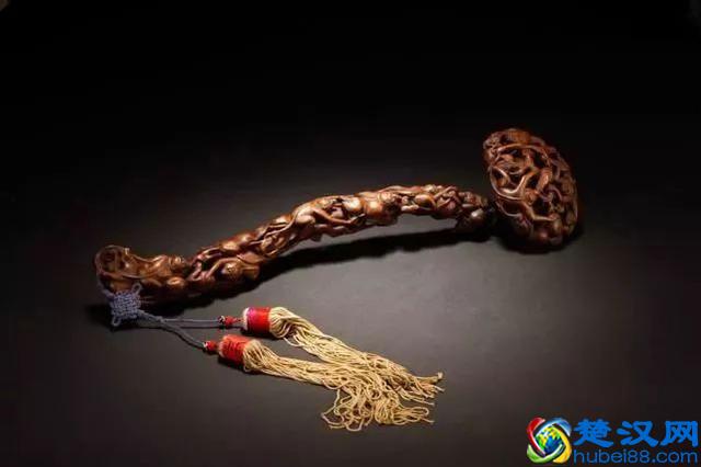 大叔带蓝水如意上央视鉴宝，专家：这是老头乐！