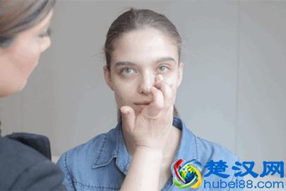 眼袋、泪沟、黑眼圈！我该拿你怎么办？