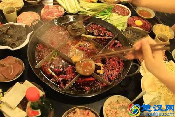 中国各地火锅有讲究：微辣是重庆人最后的底线，不能吃辣就选它吧