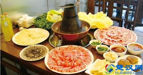 中国各地火锅有讲究：微辣是重庆人最后的底线，不能吃辣就选它吧