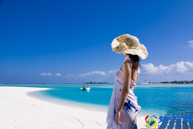 夏天海边度假不知道穿什么？快来看看这几件！