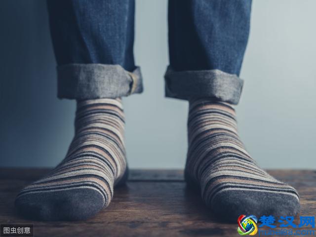 杭州24岁小伙儿创业卖袜子，一年赚1000万，什么袜子这么赚钱？