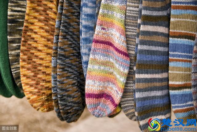 杭州24岁小伙儿创业卖袜子，一年赚1000万，什么袜子这么赚钱？