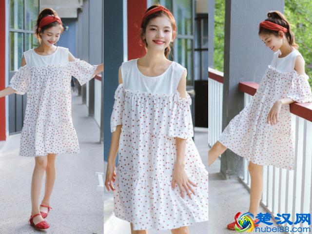 连衣裙+平底凉鞋，这样搭让你今年夏天时髦过人！