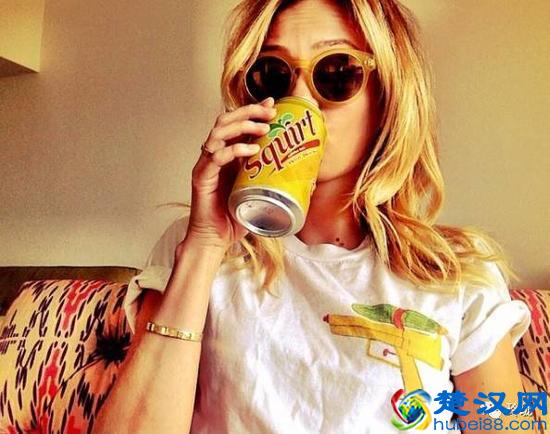 这些百搭时髦，便宜好看的白T恤究竟是啥品牌？